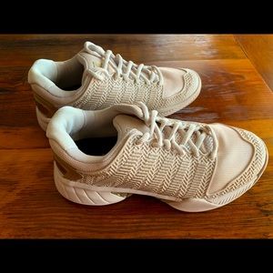 K-Swiss tennis shoes